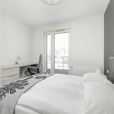 Aparthotel In The Centre Of Szymony By Renters